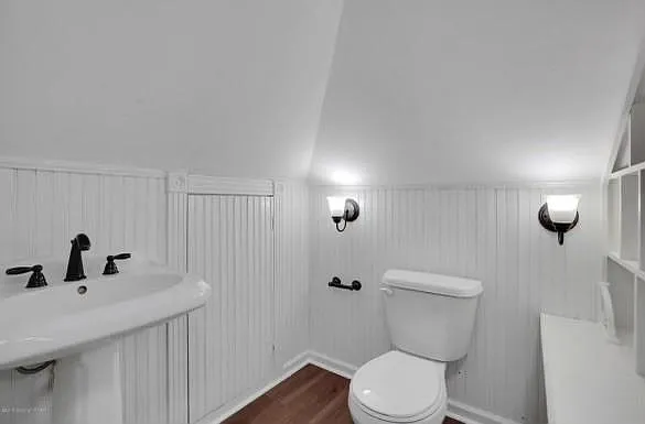 531 Queen St — Photo 18