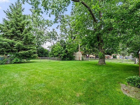 2nd image of 15247 Ridgeway Ave