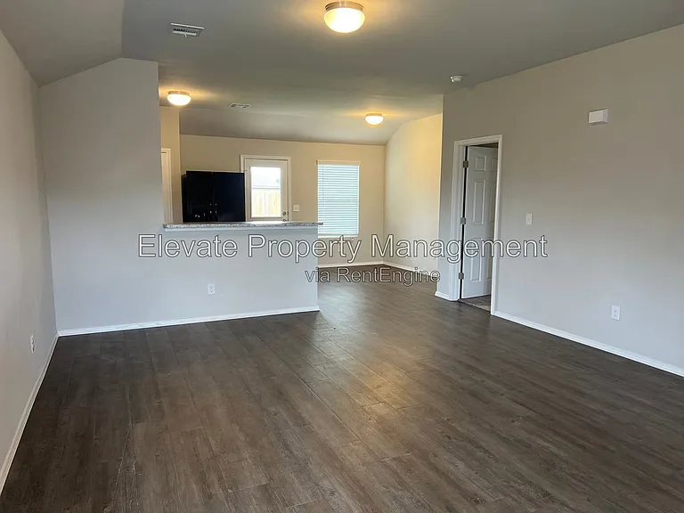 1357 Dustin Dr — Photo 5