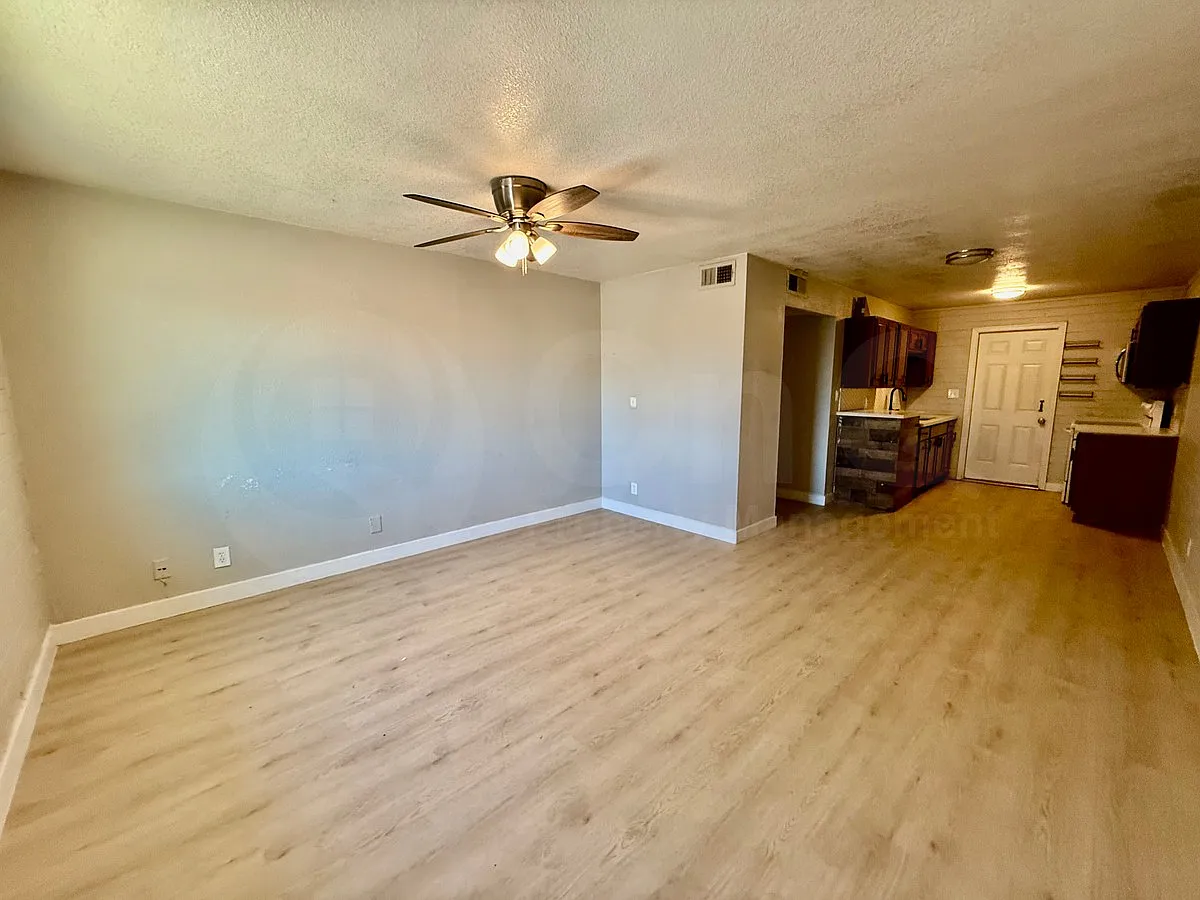 3 bed, 2.0 bath, 1024 sqft, $1,399 — Photo 4