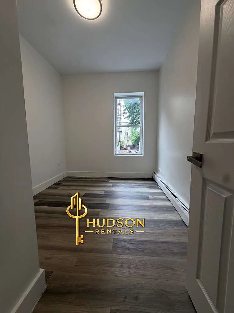 2 bed, 800 sqft, $1,850 — Photo 3