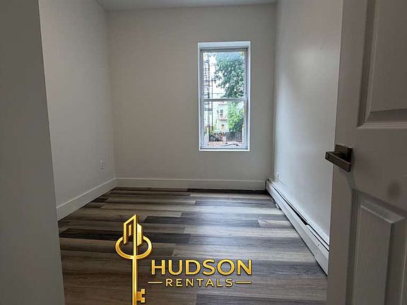 3rd image of 20 Seidler St APT 3