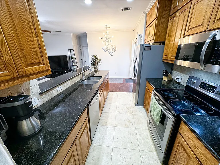 1213 Delsie Dr #B — Photo 11