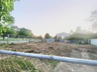 43 Barter Ln, Hicksville, NY 11801