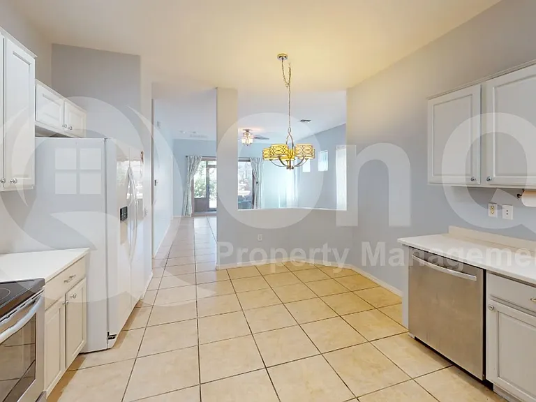 252 W Calle Media Luz — Photo 3