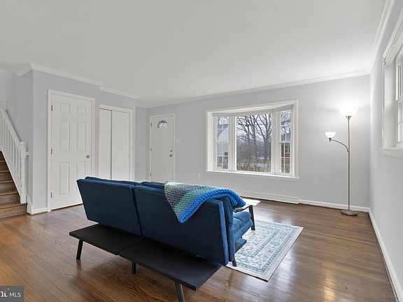 4th image of 1029 Broadview Rd