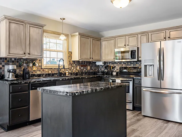 686 Colonial Hills Dr — Photo 15