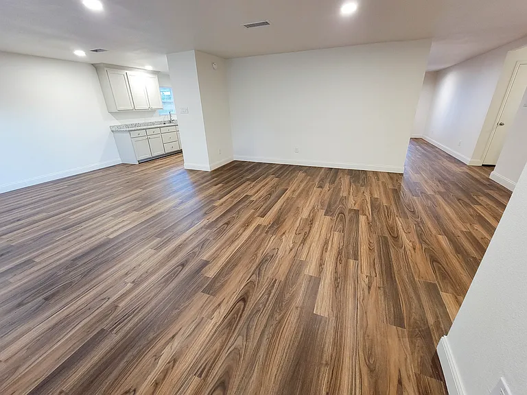 2410 Maxwell Dr — Photo 7