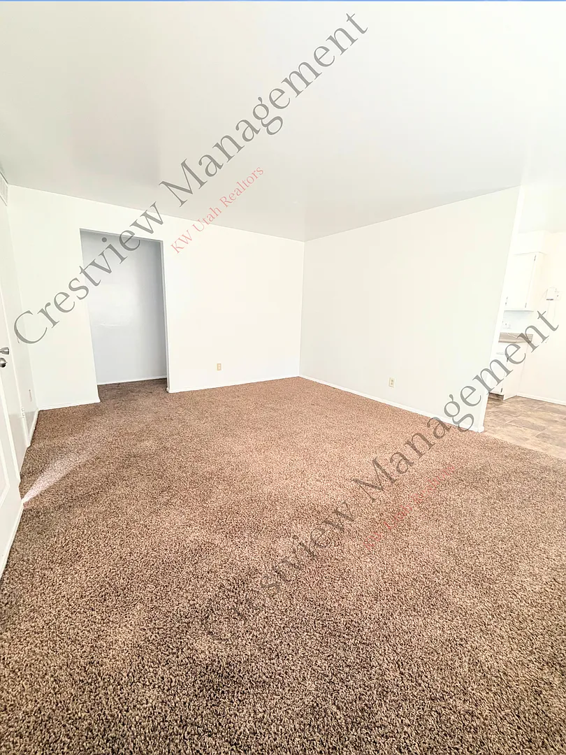 Spacious 2-Bedroom Basement Apartment with Covered Parking! — Photo 4