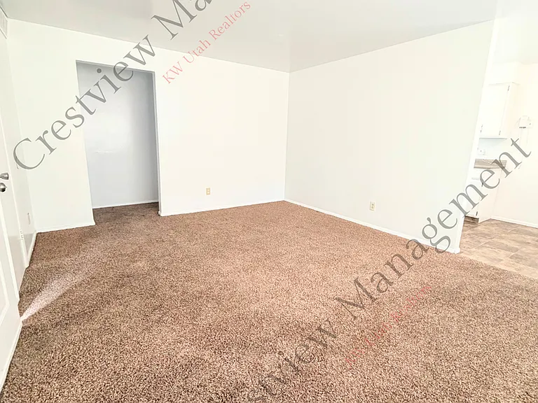549 E Stringham Ave #B — Photo 4