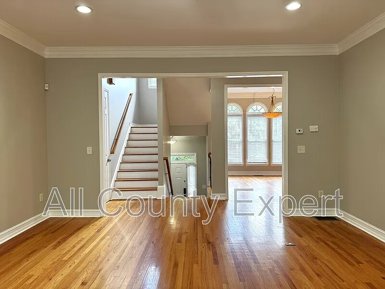 889 Lenox Ct NE — Photo 6