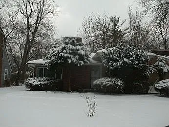 3005 Longfellow Ave photo 1
