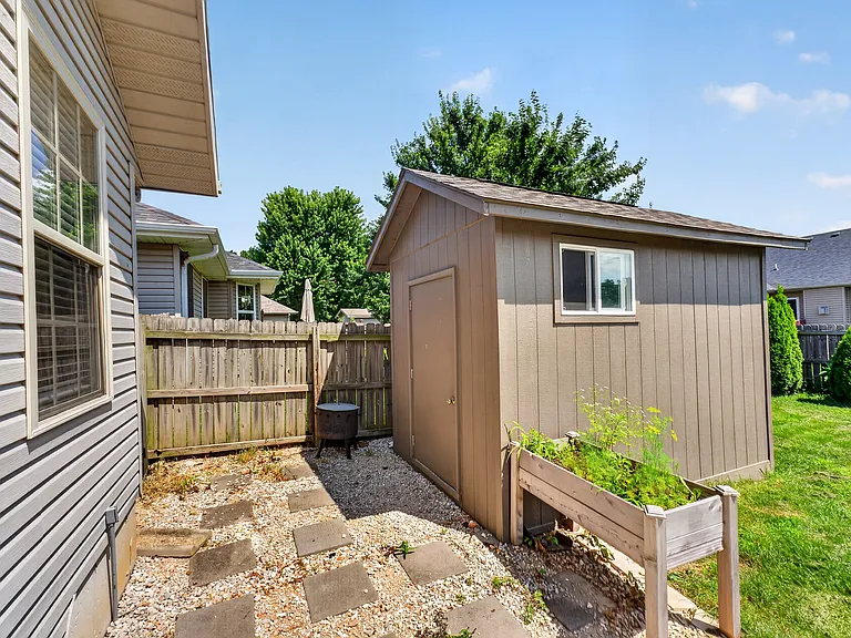 935 E Weldon Dr — Photo 38