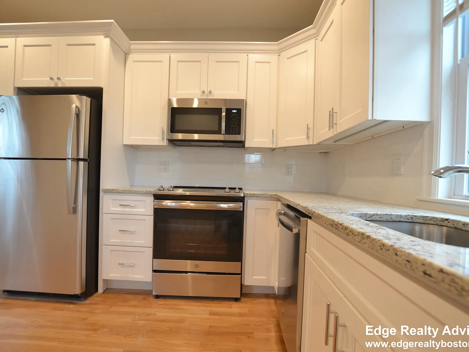 3 bed, 1300 sqft, $4,000 — Photo 2