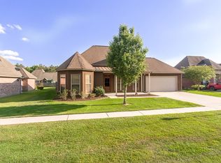 12720 Ruby Lake Dr, Walker, LA 70785