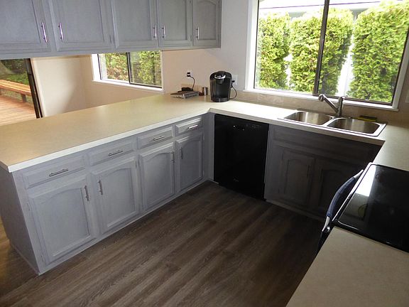 2nd image of 208 Sunland Dr