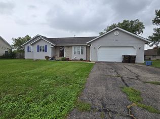 720 S Greenfield Dr, Freeport, IL 61032