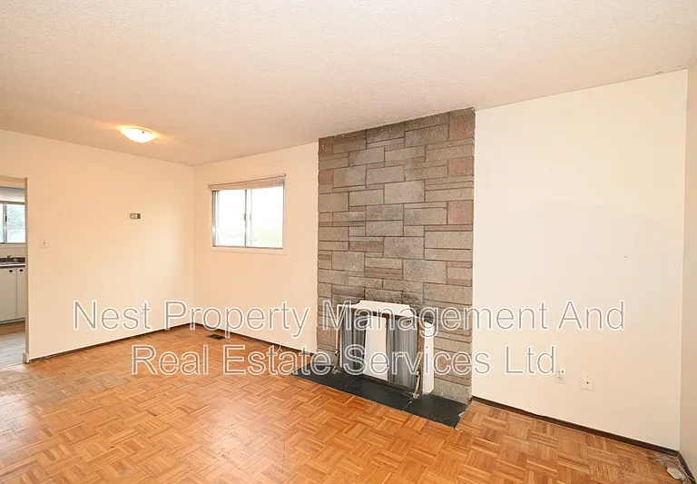215 McIntyre Cres #1 — Photo 4