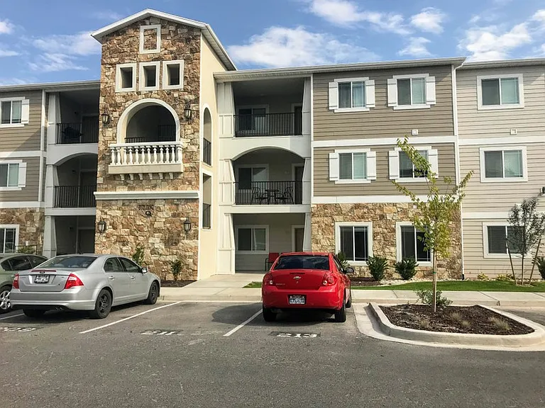 213 W Ridge Rd — Photo 1