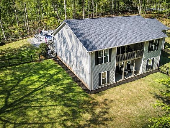 2nd image of 430 Valley Rd