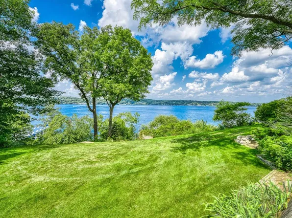 866 South KNOLL LANE, Lake Geneva, WI 53147