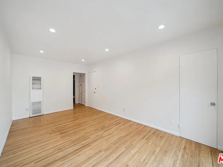 710 Westmount Dr #D — Photo 7