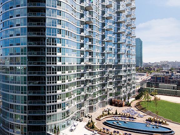 5th image of 4545 Center Blvd APT 1017