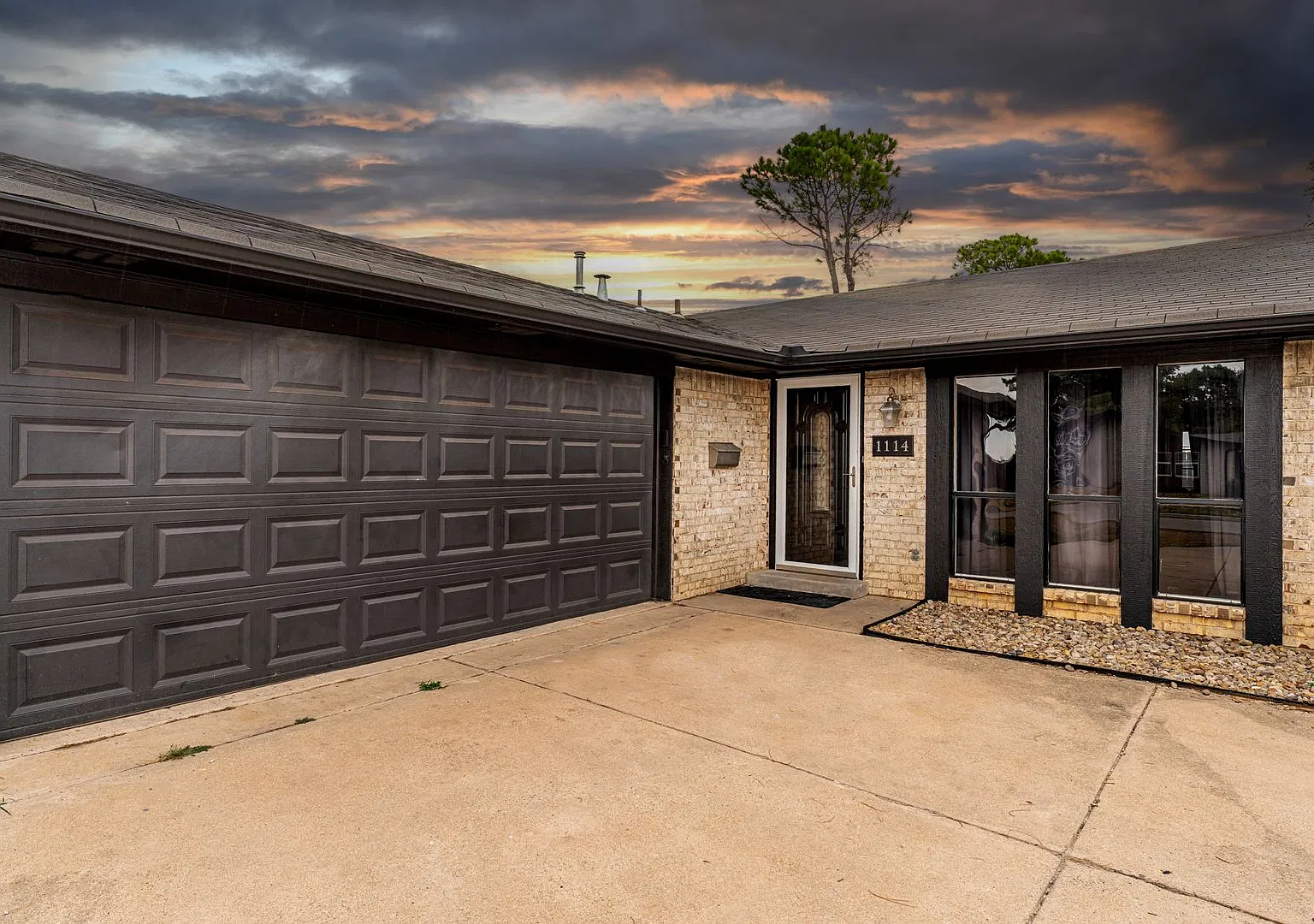 3 Bedroom Rental with Gameroom! — Photo 3