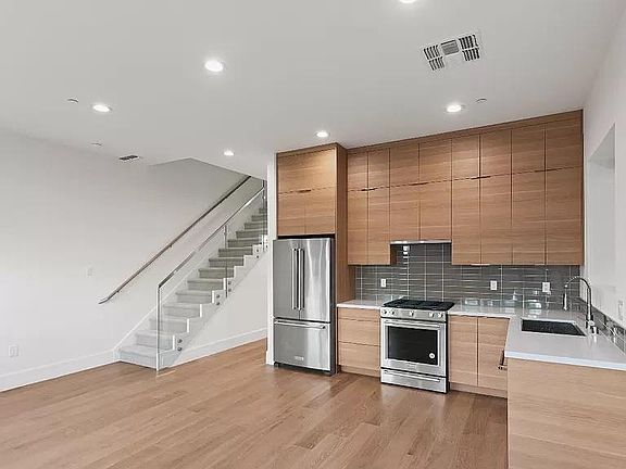 5th image of 395 Curtner Ave #10