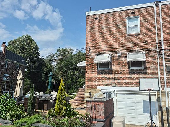 4th image of 3810 Aubrey Ave
