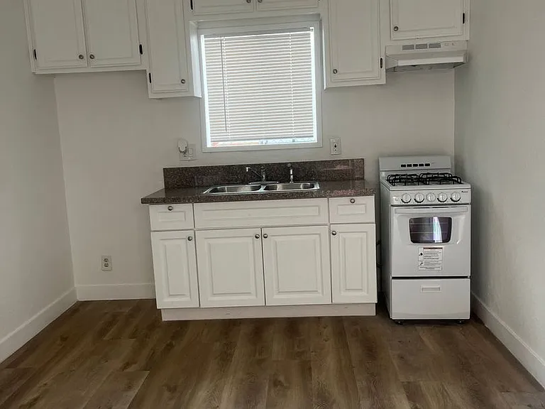 935 Alamitos Ave — Photo 19