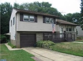 34 Pleasant Valley Dr, West Deptford, NJ 08096