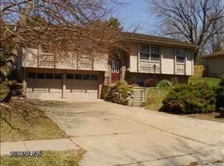 12460 Woodcrest Dr, Omaha, NE 68137