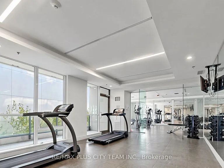 377 Madison Ave #503 — Photo 18