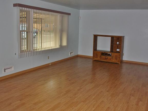 4th image of 1021 Alexander Cir