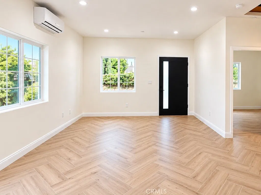 2 bed, 1000 sqft, $3,800 — Photo 2