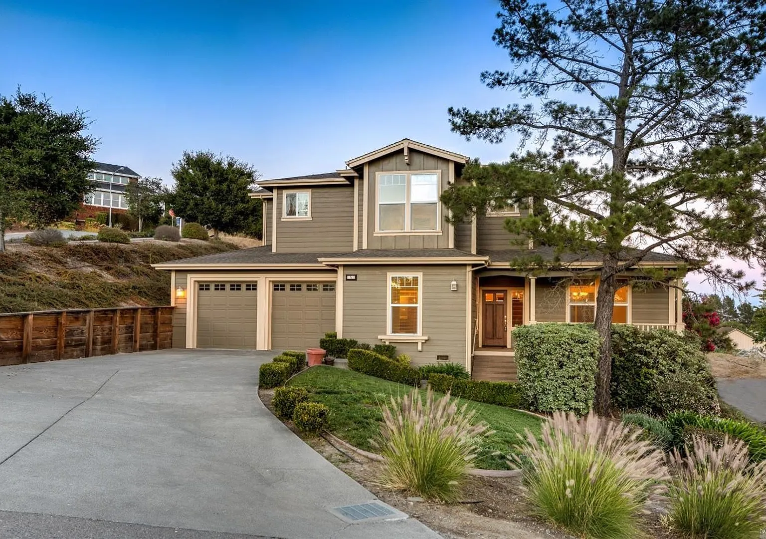 West Petaluma Beauty ~ Bodega Heights ~ 2 Levels — Photo 2