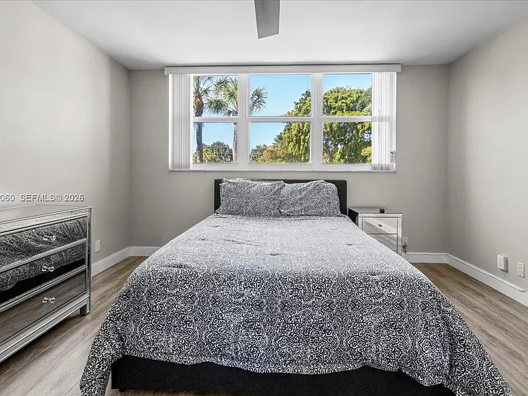 811 S Hollybrook Dr #208 — Photo 21