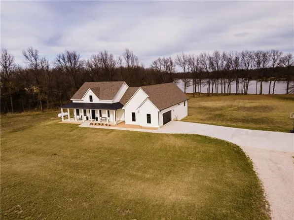 12265 NE Pawnee Dr, Adrian, MO 64720