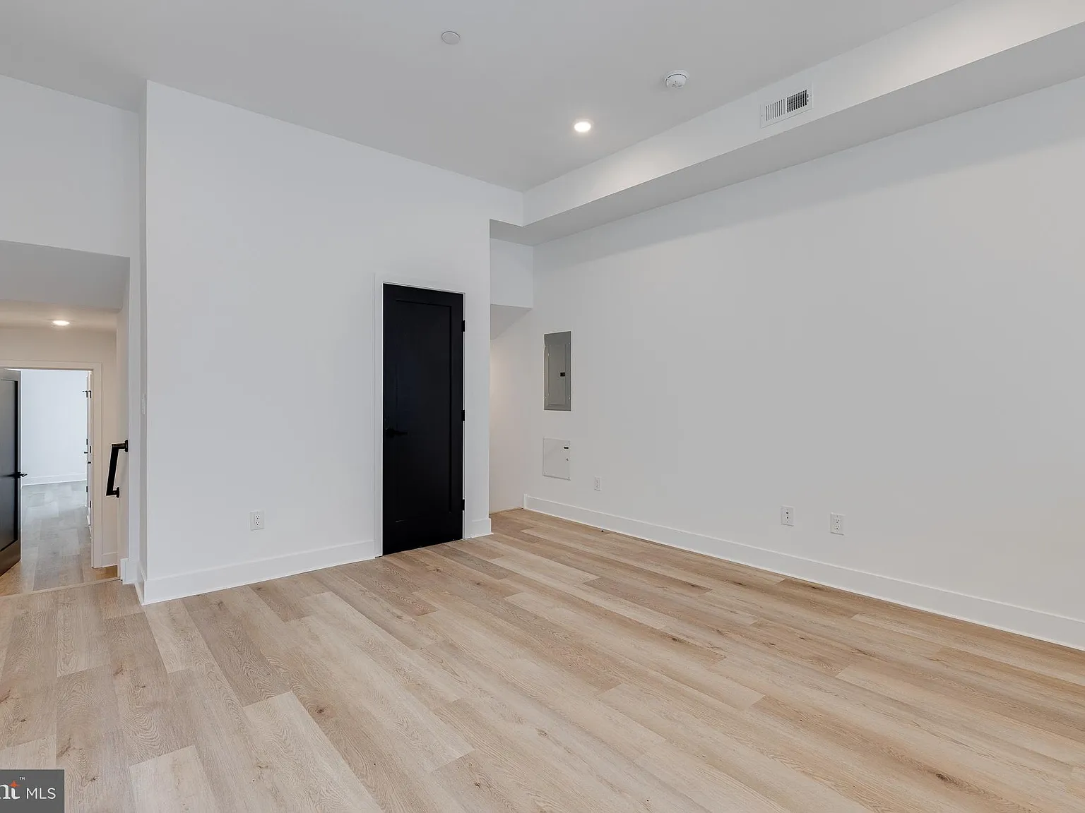 2 bed, 2.0 bath, 1000 sqft, $2,000 — Photo 3