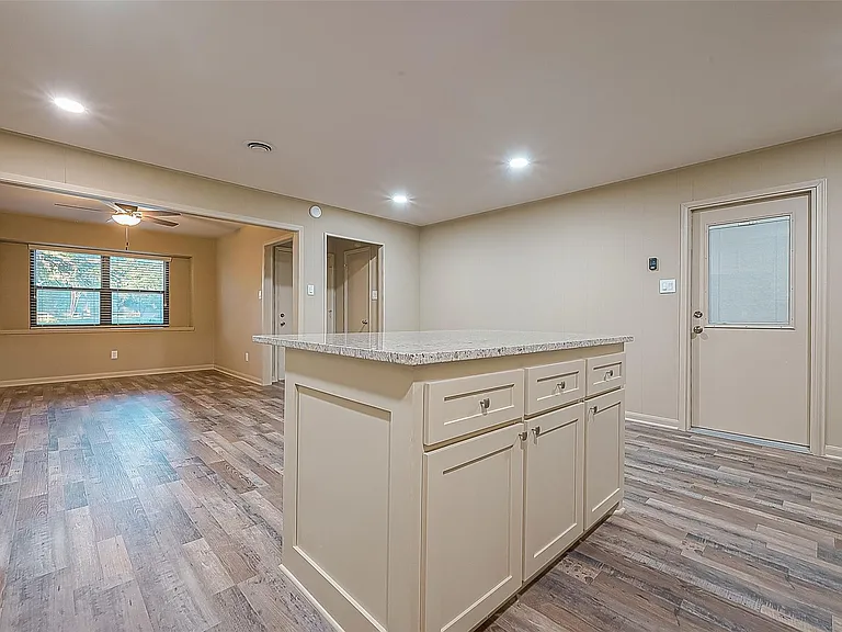 722 Venice St — Photo 9