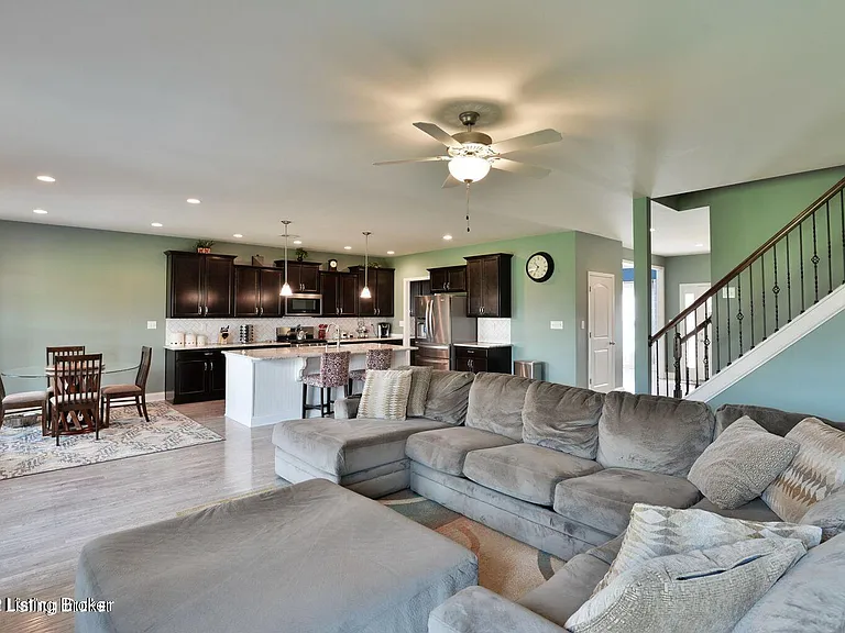 1917 Carabiner Way — Photo 17