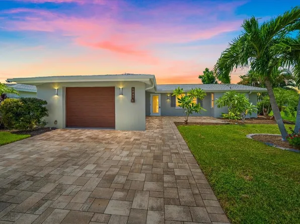 6841 Roxbury Dr, Sarasota, FL 34231