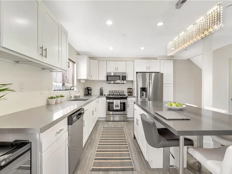 201 Harbor Woods Pl — Photo 1