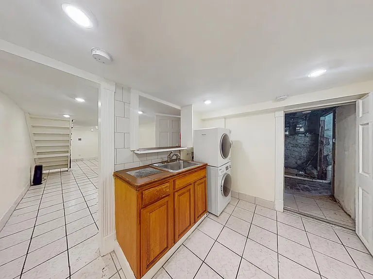 4 Mark St #1 — Photo 11