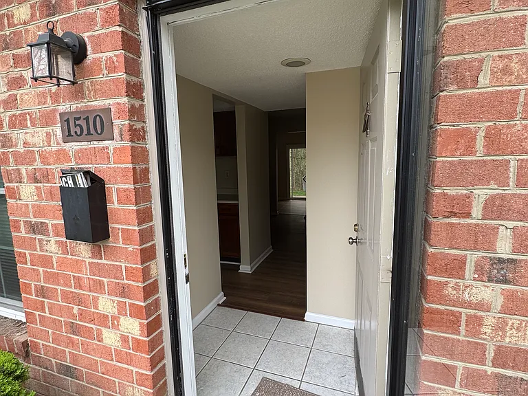 1510 Heritage Hill Dr — Photo 2