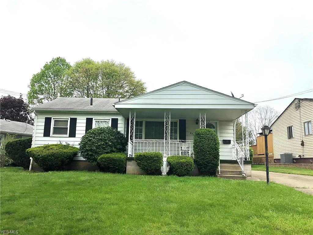 627 Raymond Dr photo 1