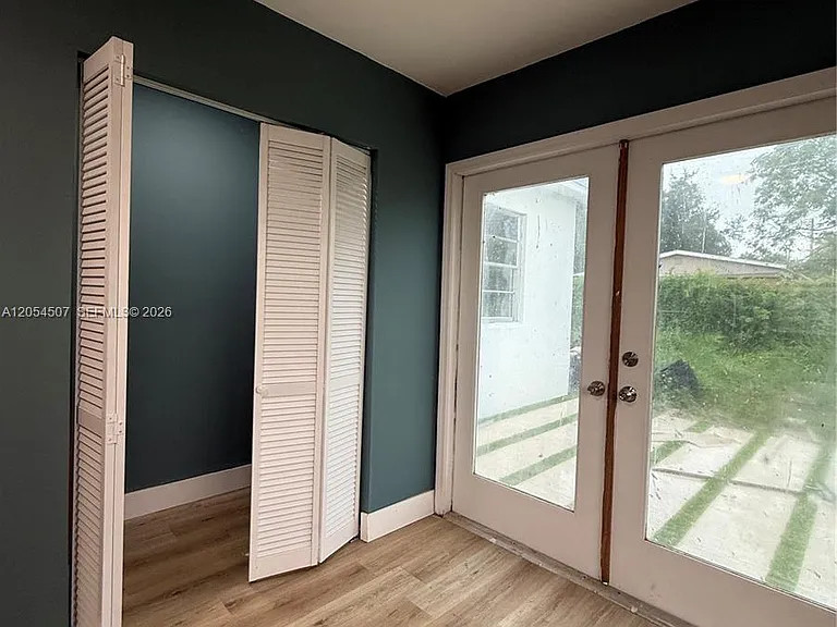 2409 2nd Ave SE — Photo 3