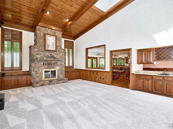 3rd image of 218 Brook Ln