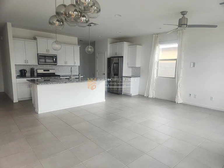 4208 S 68th Dr — Photo 4